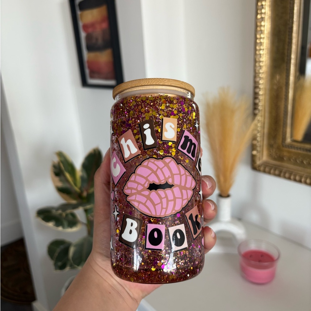 Chisme Book Snow globe tumbler